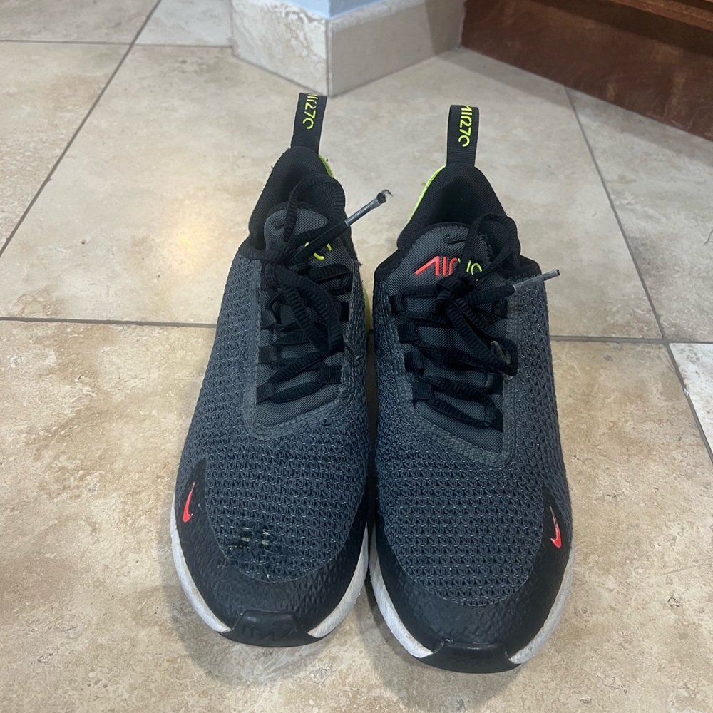 Nike Air Max 270 - image 3